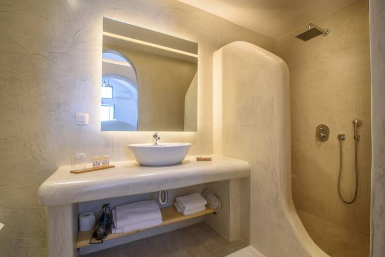Hostal On The Cliff Suites