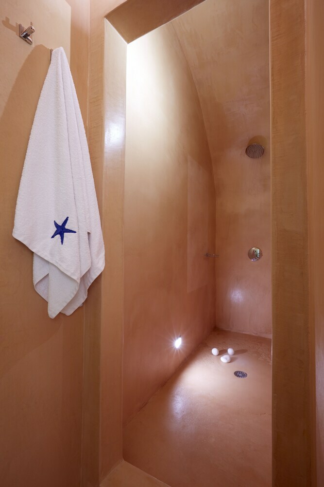 Hostal On The Cliff Suites