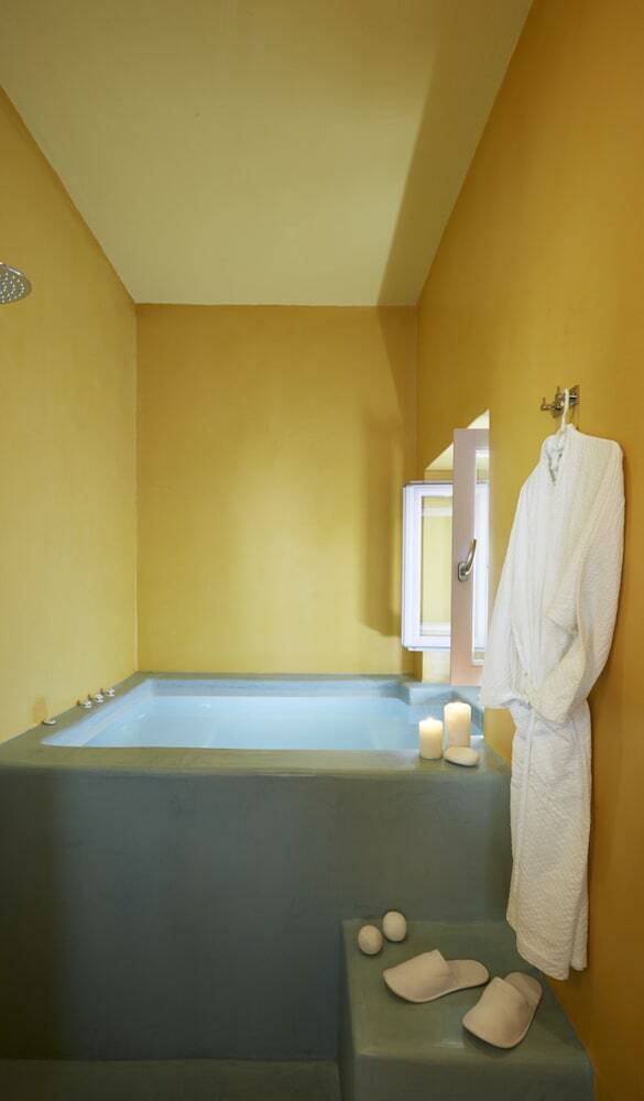 Hostal On The Cliff Suites