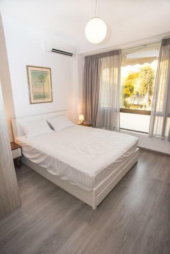 Central Apartment In Glyfada