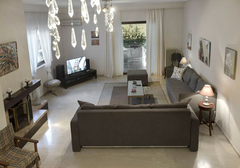 Family Holidays Apartment In Glyfada