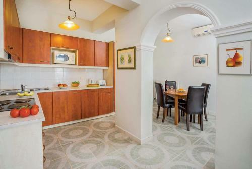 Kyra Chrysikou Villa Sleeps 6 Air Con Wifi