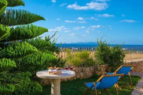 Sunshine Villa With Private Pool