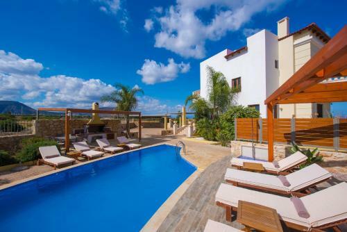 Sunshine Villa With Private Pool
