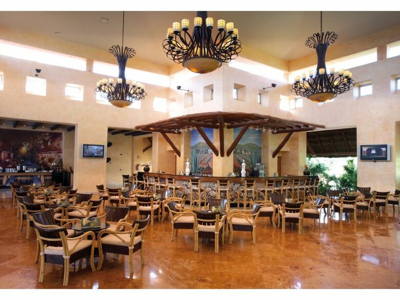 Hotel Barcelo Maya Colonial