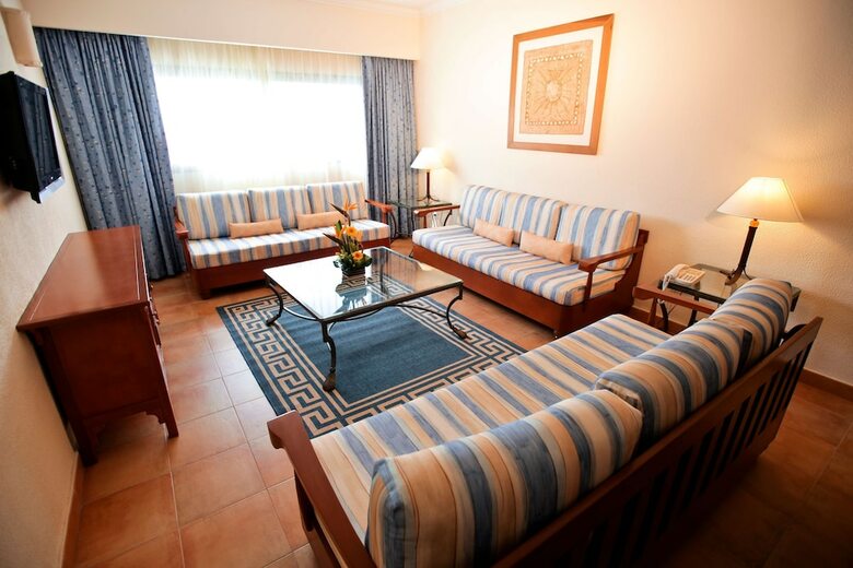 Hotel Barcelo Maya Colonial
