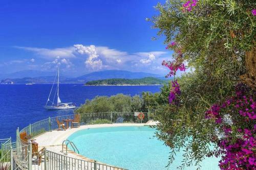 Kassiopi Villa Sleeps 14 Pool Air Con Wifi