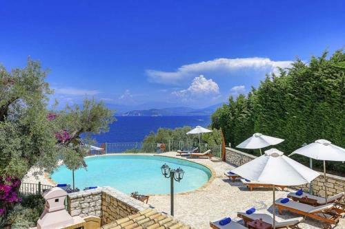 Kassiopi Villa Sleeps 14 Pool Air Con Wifi