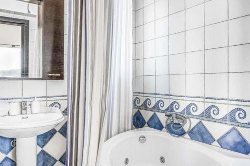 Kassiopi Villa Sleeps 14 Pool Air Con Wifi