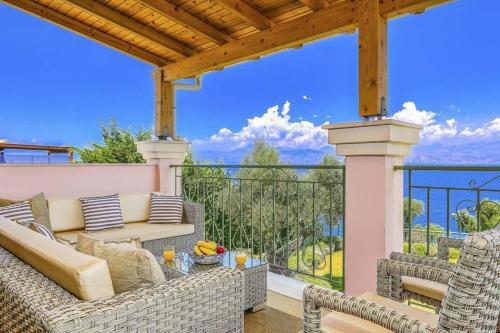 Kassiopi Villa Sleeps 14 Pool Air Con Wifi