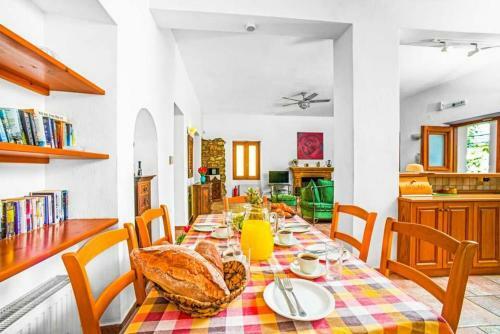 Kassiopi Villa Sleeps 10 Pool Air Con Wifi