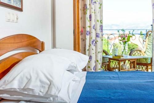 Kassiopi Villa Sleeps 10 Pool Air Con Wifi