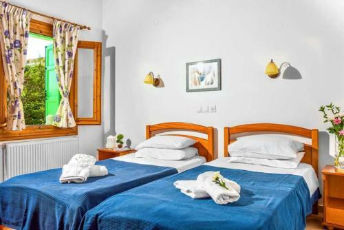 Kassiopi Villa Sleeps 10 Pool Air Con Wifi