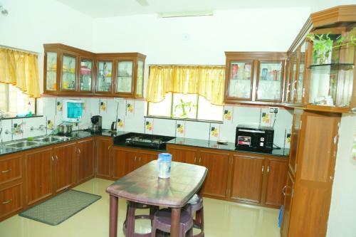 Bed & Breakfast Manavalan House