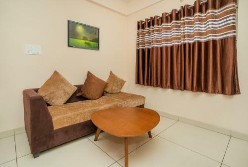 Hotel Oyo 7918 Home Stay Near Trinity Circle