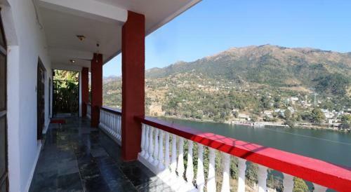 Jk's Lake View Hill Home