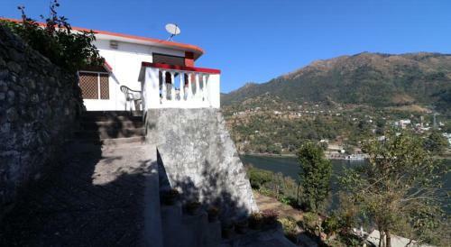 Jk's Lake View Hill Home