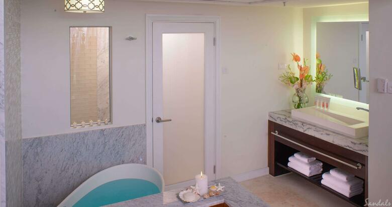 Hotel Sandals Regency La Toc