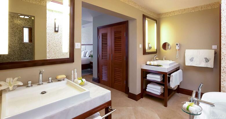 Hotel Sandals Regency La Toc