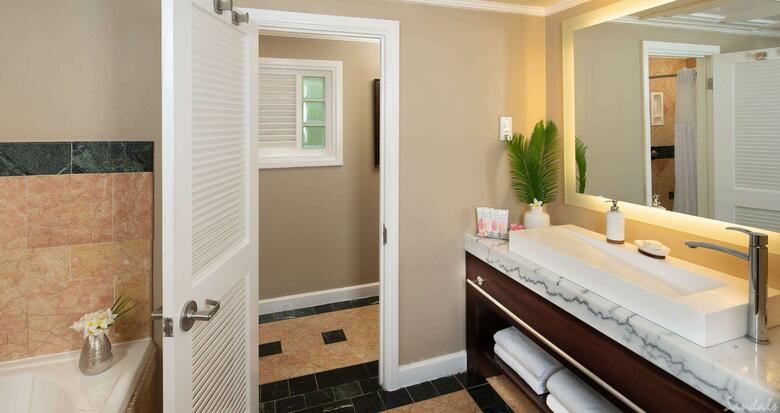 Hotel Sandals Regency La Toc