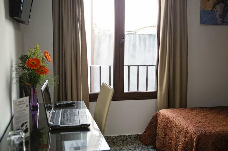 Hotel De Los Faroles