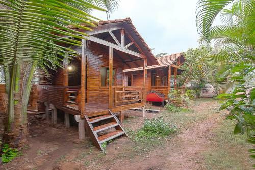 Rustic Hut At Ashwem Beach, Goa, By Guesthouser 33445