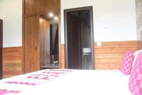 Hotel Decent Room In Naddi Mcleodganj