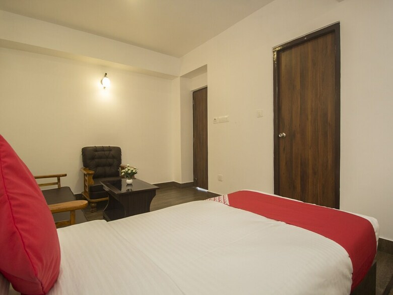 Hotel Oyo 16637 Tiara Regency