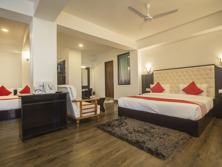 Hotel Oyo 16637 Tiara Regency
