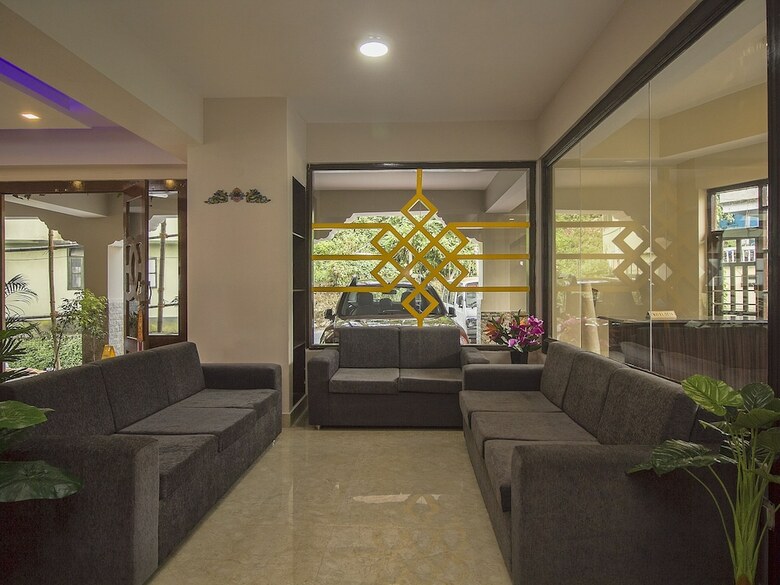 Hotel Oyo 16637 Tiara Regency