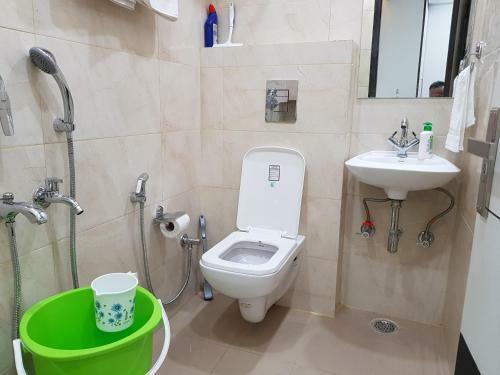 Entire World Class Apartment Near Metro Station