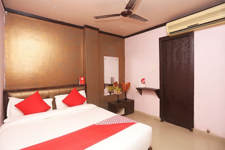 Hotel Oyo 18259 Palm Tree