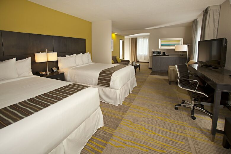 Hotel Comfort Suites Miami Airport North