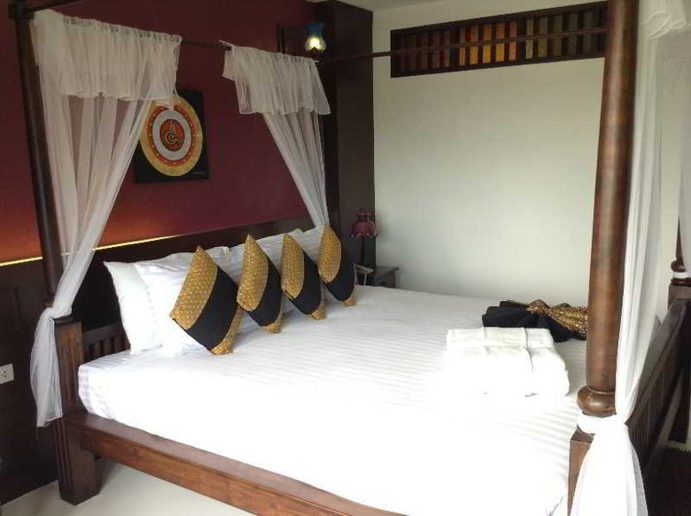 Dee Andaman Hotel Pool Bar