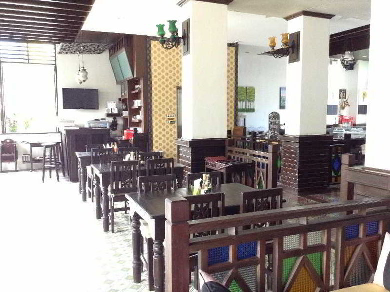 Dee Andaman Hotel Pool Bar