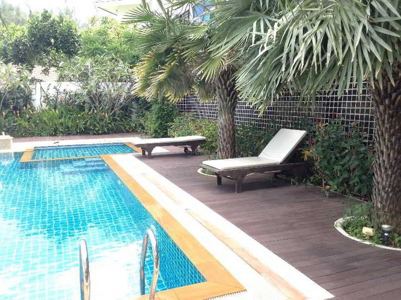Dee Andaman Hotel Pool Bar