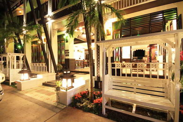 Dee Andaman Hotel Pool Bar