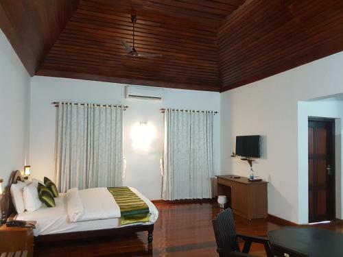Hotel Kumarakom Heritage
