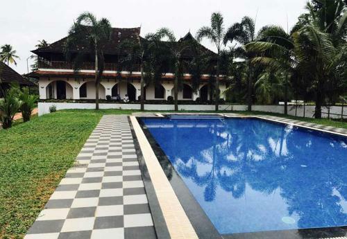 Hotel Kumarakom Heritage