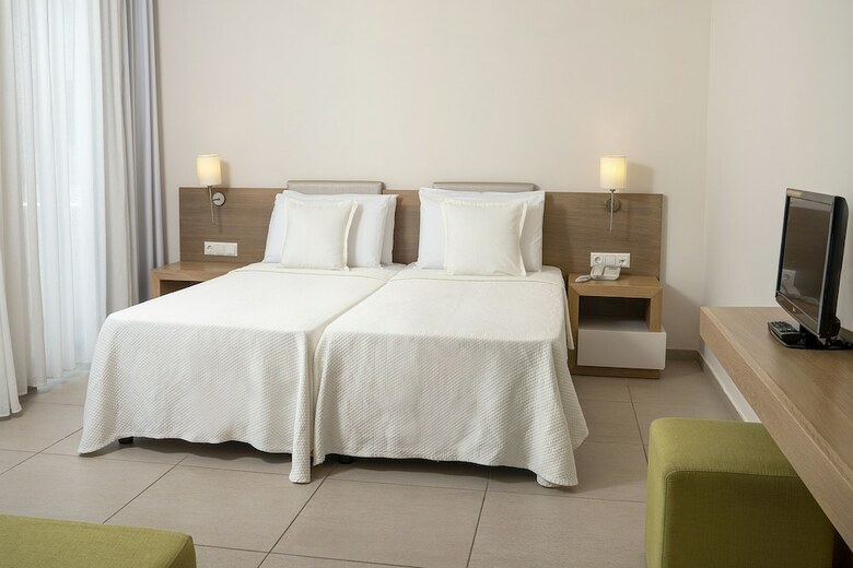 Hotel Maritimo Beach