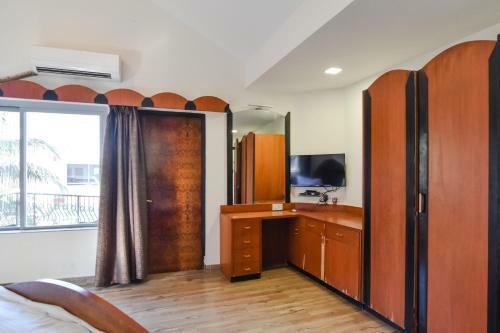 Villa Cliffhanger With Indoor Pool