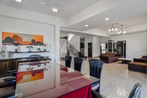 Villa Cliffhanger With Indoor Pool