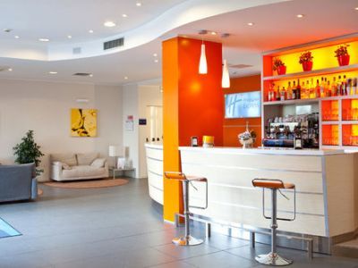 Hotel Express By Holiday Inn