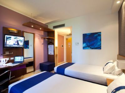 Hotel Express By Holiday Inn