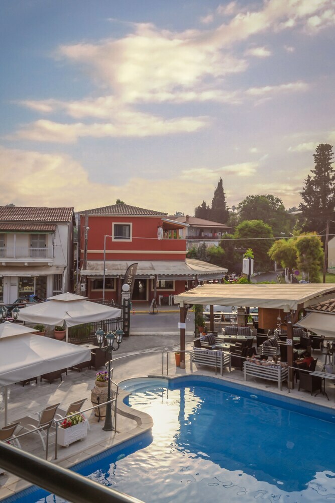 Hotel Omiros