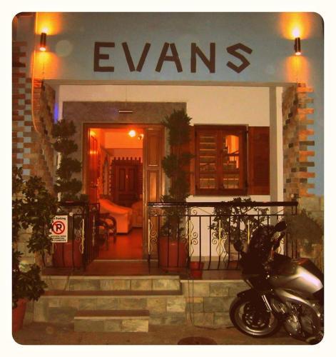 Hostal Evans Studio