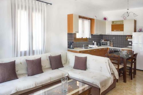 Skopelos Villa Sleeps 4 Air Con Wifi