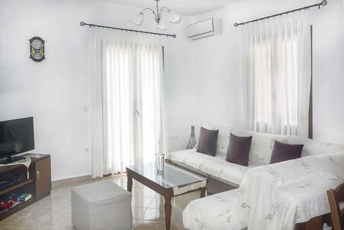 Skopelos Villa Sleeps 4 Air Con Wifi