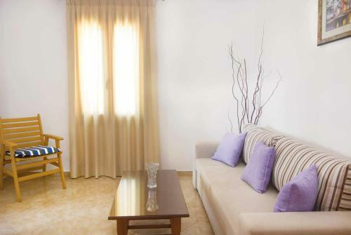 Skopelos Villa Sleeps 4 Air Con Wifi