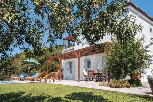 Skopelos Villa Sleeps 5 Air Con Wifi